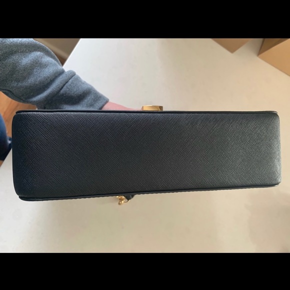 ✨Michael Kors Tina Medium Shoulder Flap Bag - Picture 4 of 9